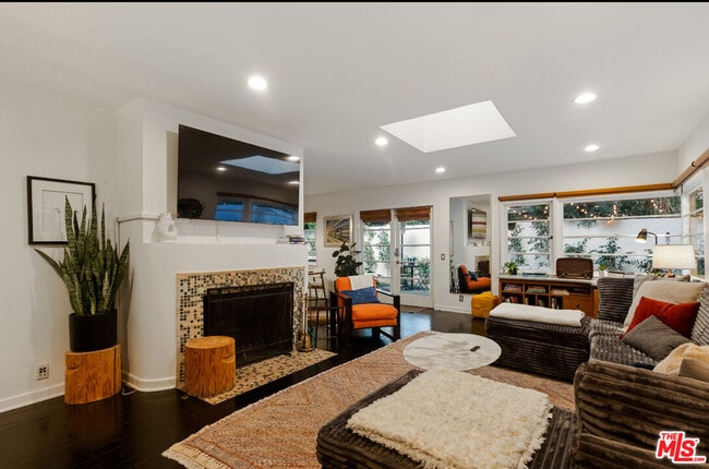 Photo - 8467 Willoughby Ave