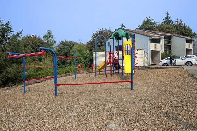 Playground - Stone Creek Apartments at Oregon City