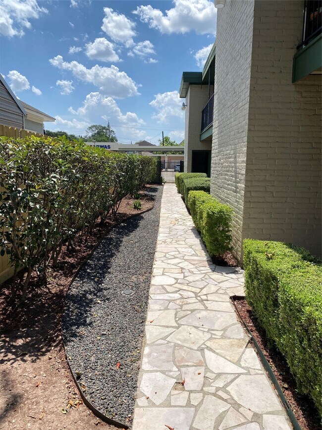 Photo - 211 W 17th St