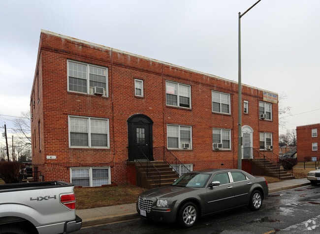 Photo - 3206-3208 E Capitol St NE