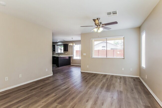 Photo - 16648 W Moreland St