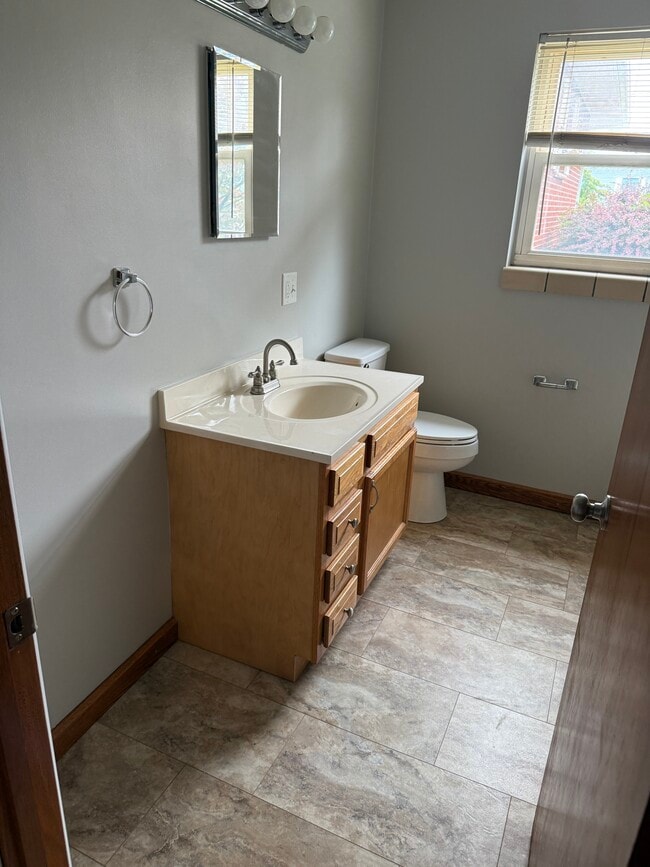 Photo - 604 Morgantown Ave Unidad #1