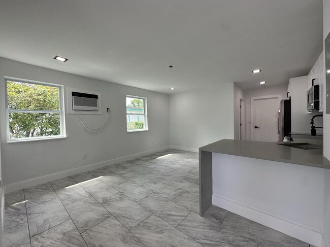 Photo - 707 NW 3rd Ave