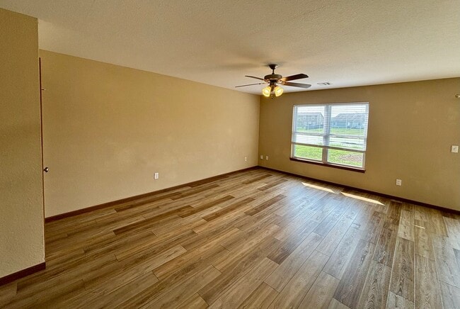 Photo - Spacious 4 Bed / 2.5 Bath in Quiet Neighborhood