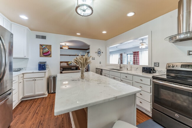 Photo - 1857 E Holmes Rd