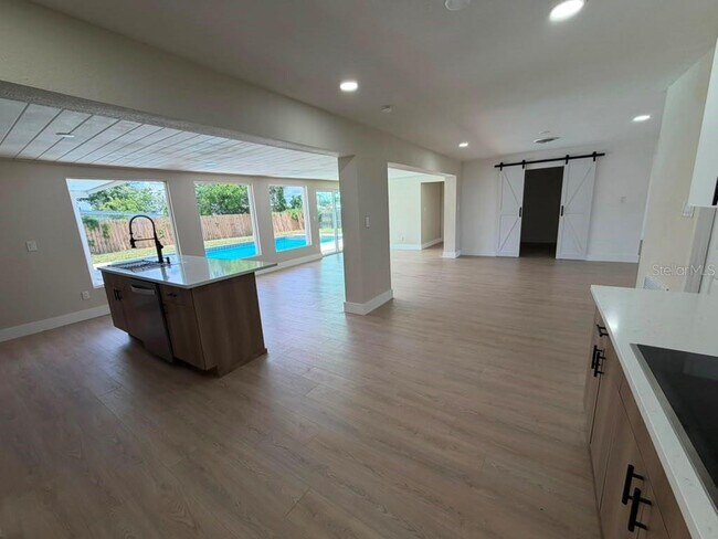 1822 Banyan Tree Dr