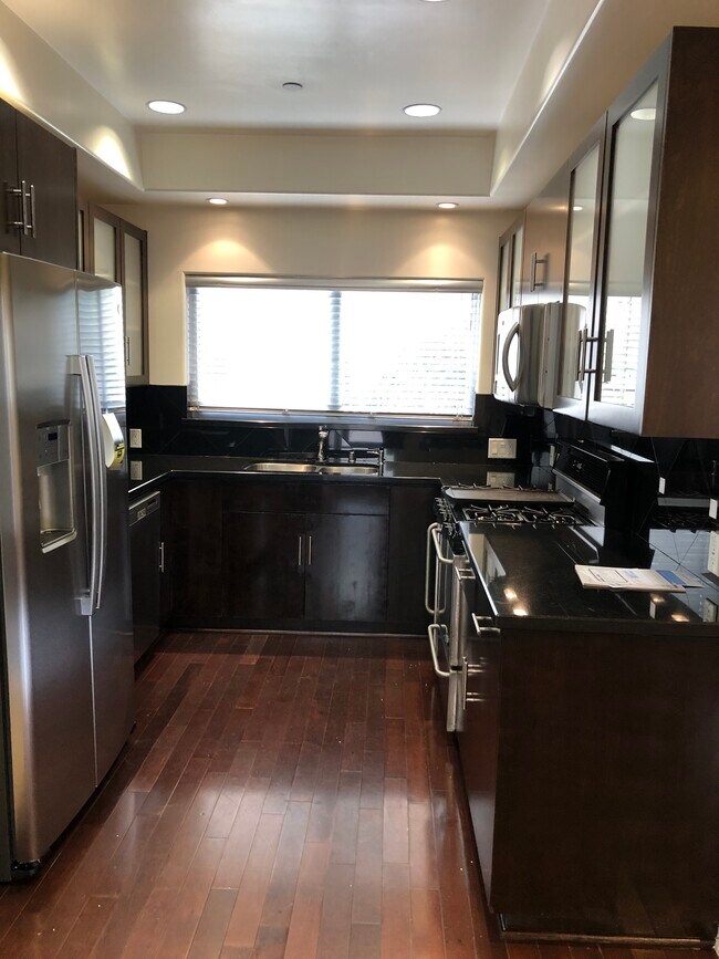 Photo - 408 Cameron Pl Unidad D