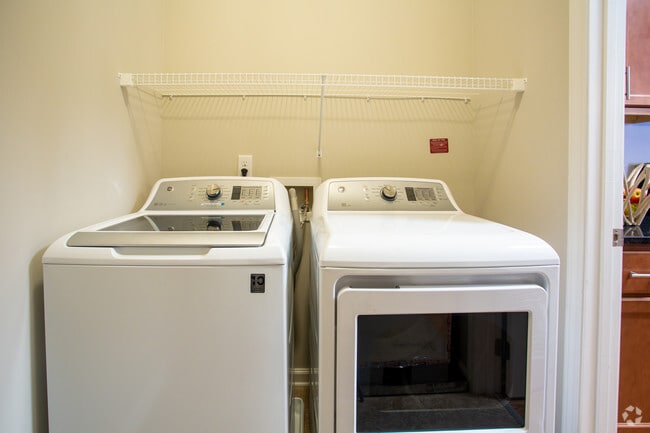 Rosslyn- 2BR, 2BA