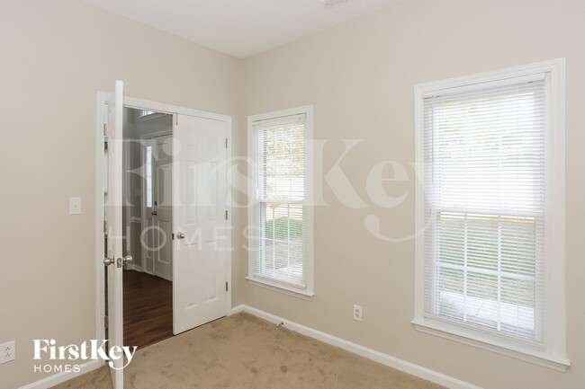 Photo - 3883 Meadow Ridge Dr NW