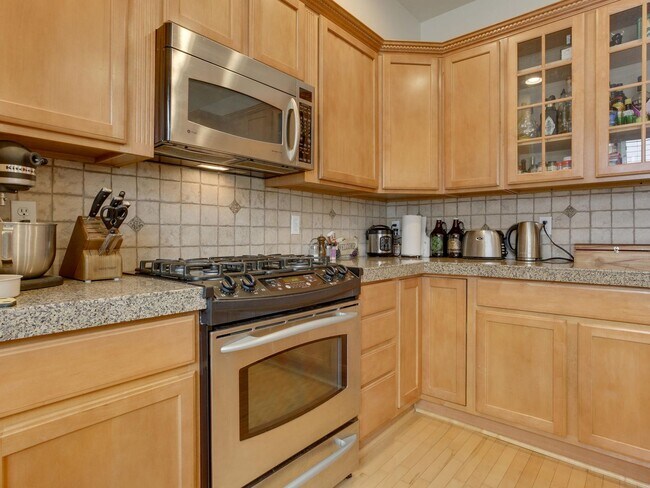 Photo - 1647 NE Market Dr