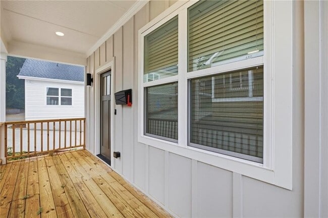 Photo - 122 Hilltop Dr SW