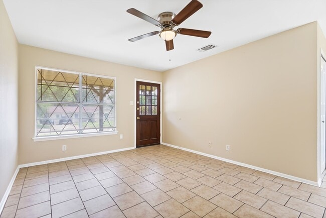 Photo - 3 Bedroom/1 Bath Garden CT East/Sungate Subdivision
