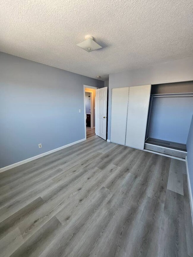 Building Photo - 1936 22nd St Unit #1 Rental