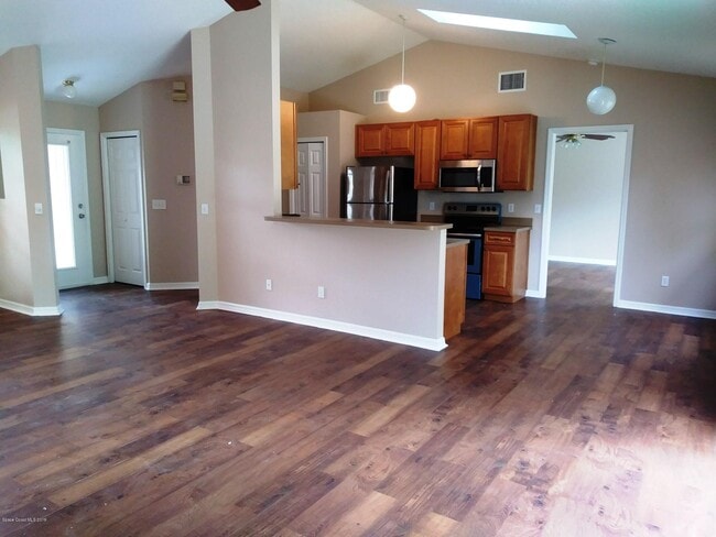 Photo - 1304 Scottish St SW