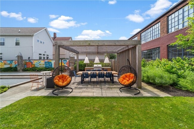 Building Photo - 2048 Fulton Rd Unit 107