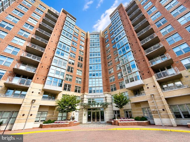 Building Photo - 11800 Sunset Hills Rd Unit 118