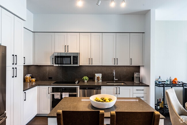 1 BR, 1 BA