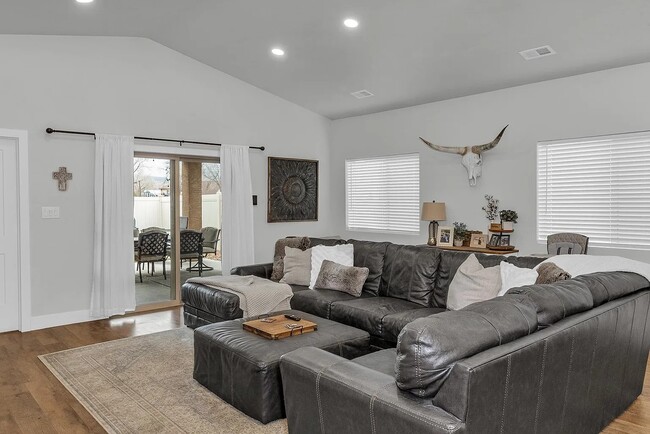 Photo - 205 Kelso Mesa Dr