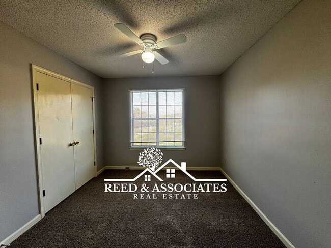 Photo - 2 Bedroom Town Home Located in Quiet Bartlett Neighborhood!