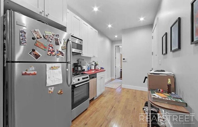 Photo - Spacious 3BR Apartment in Prime Bushwick | Skylight, Laundry, Courtyard | No Fee Unit 1L