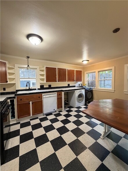 104 Boles St