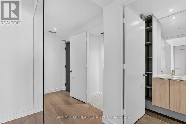 Photo - 448 Burnhamthorpe Rd W Unit 6606