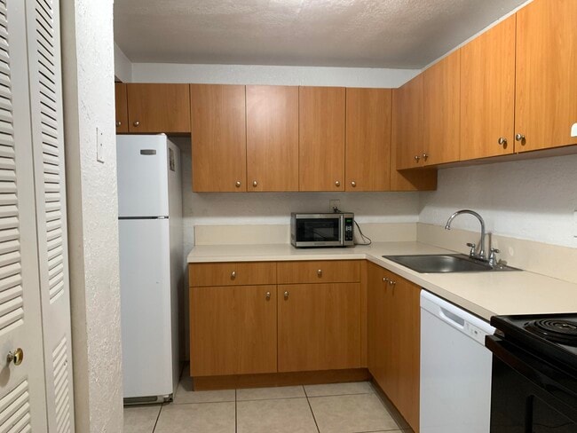 Photo - 431 Executive Center Dr Unit 206