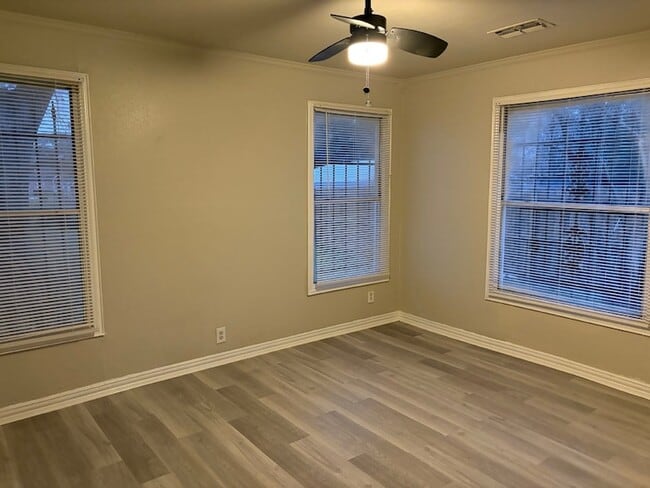 Photo - 3150 Roberts Ave