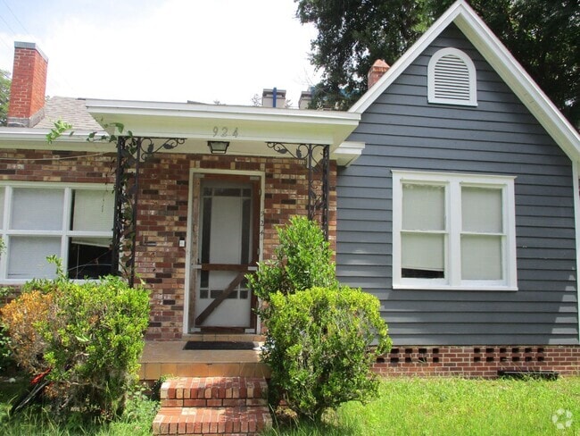 Building Photo - Location is Everything! Rental