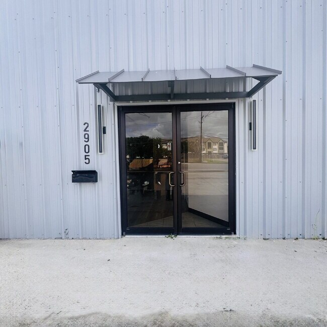 Photo - 2905 Nederland Ave