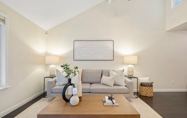 Photo - 4300 NE Sunset Blvd Unidad L3