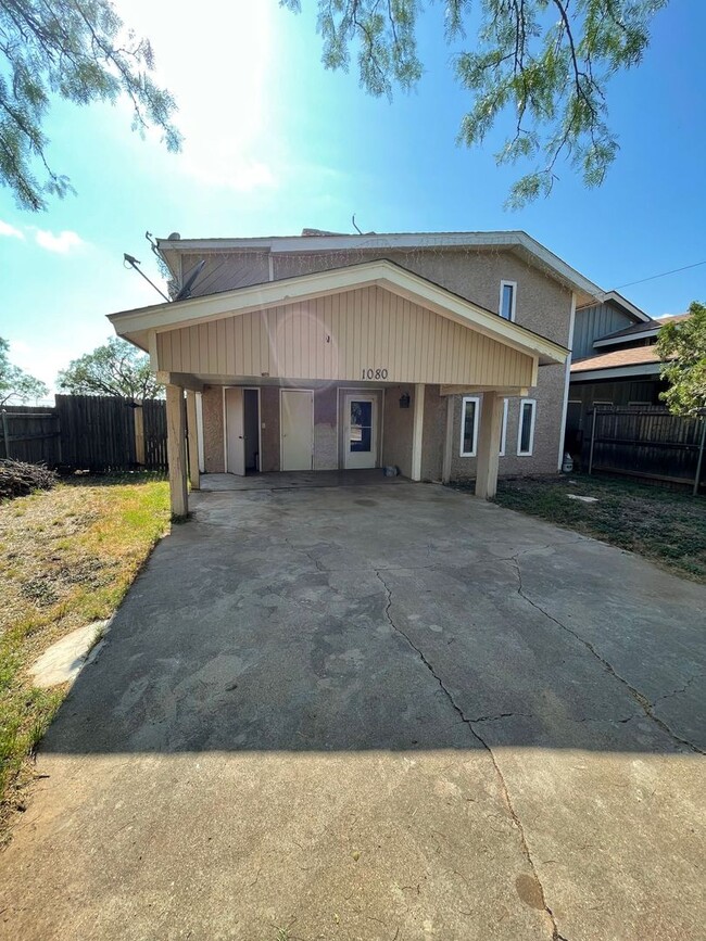 Building Photo - Spacious & Affordable Home for Lease on Go...