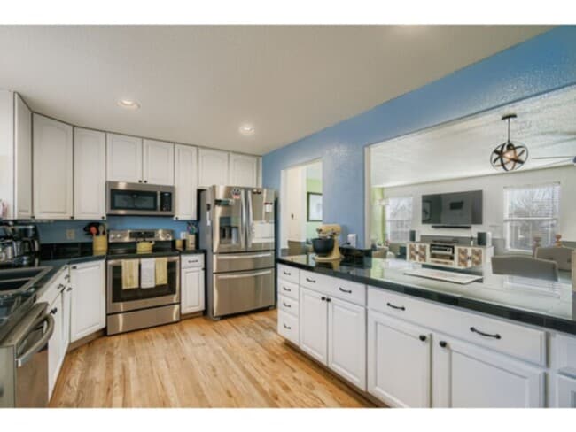 Photo - 10922 Forest Cir