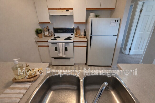 Photo - 11045-11123 123 St NW Unit Two-Bedroom