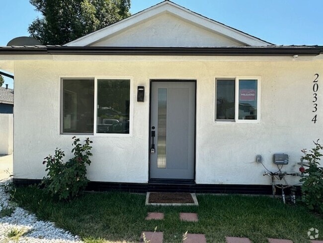 Building Photo - Brand new 1+1 Rental
