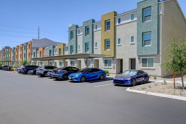 Building Photo - Cozy 3 story Townhome!