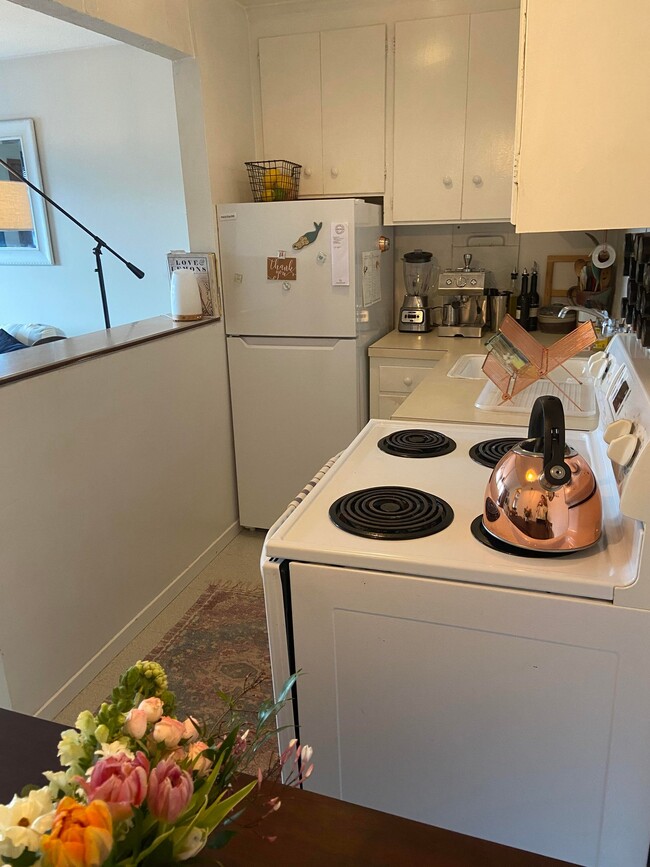 Photo - 2349 W Newton St Unidad 103