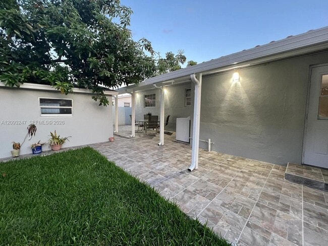 1175 W 33rd Pl