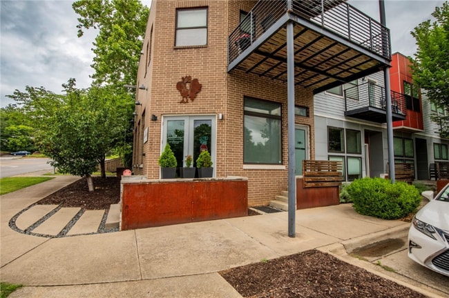 Photo - 390 W 5th St Unidad 1