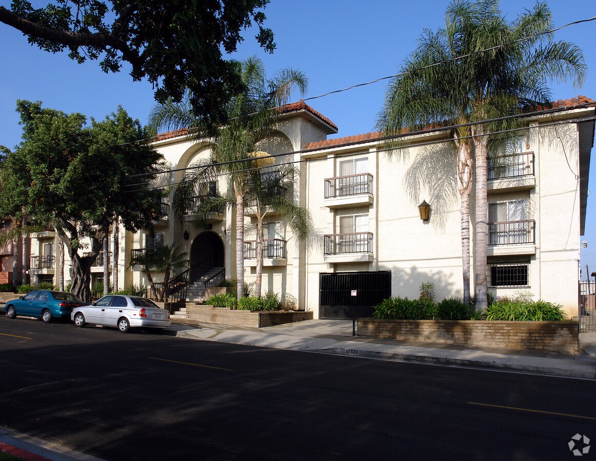 12523 Ramona ¡Avenue - 12523 Ramona Ave