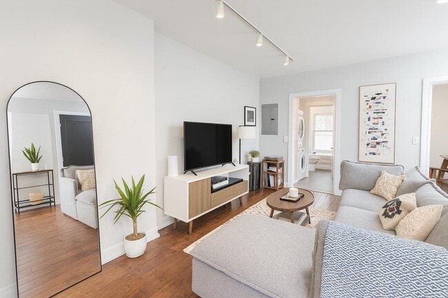 Building Photo - 249 4th St Unit 2