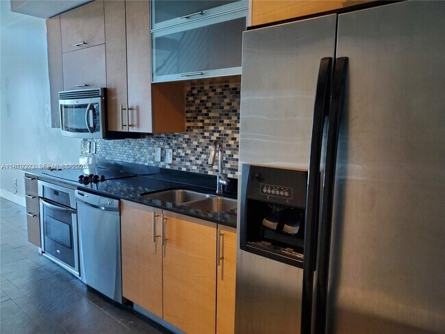 Building Photo - 60 SW 13th St Unit 2022