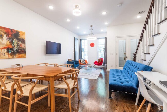 Photo - 289 Pavonia Ave Unit 2