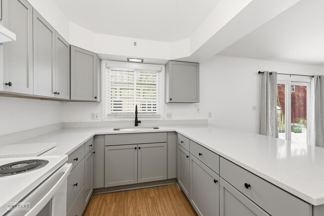 Photo - 105 W Somonauk St