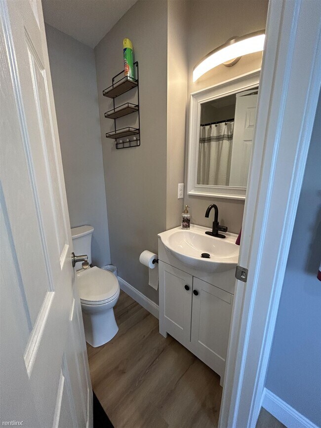 Photo - 2 br, 1 bath Triplex - 53 Hyde Street 4