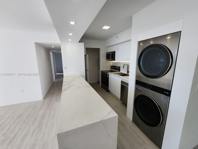 Photo - 1700 NW N River Dr Unit 606