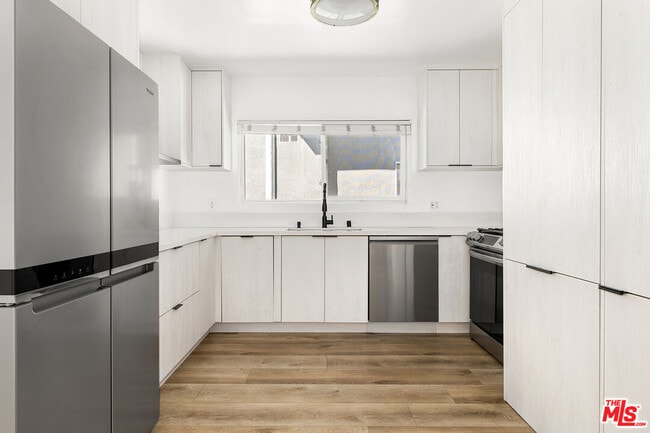 Photo - 340 N Palm Dr Unit 10