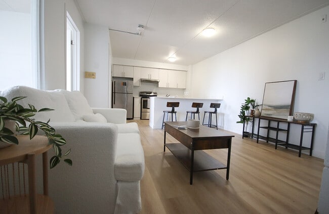 Building Photo - All Inclusive Student Rentals Unit Viewings