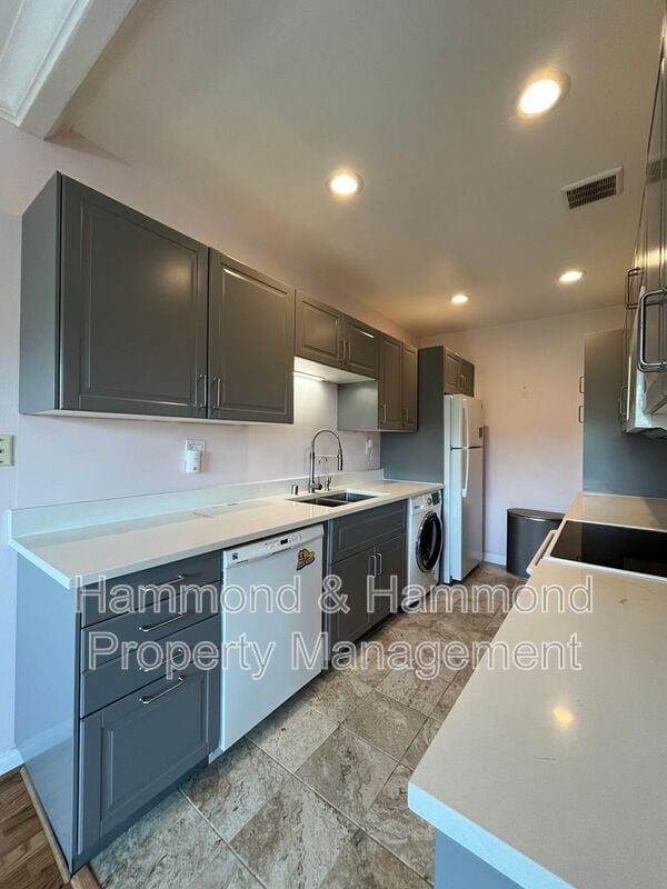 Photo - 5400 Newcastle Ave Unidad #43