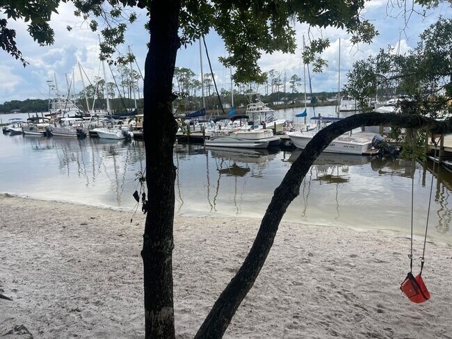 Photo - 300 Yacht Club Dr